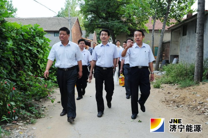 进村入户察民情&nbsp;&nbsp;访贫问苦送温暖