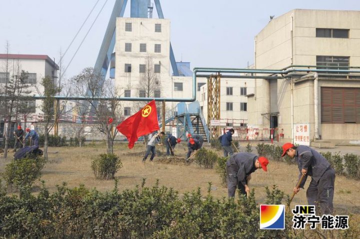 运河煤矿团委开展“绿色行动&nbsp;美化环境”志愿服务活动