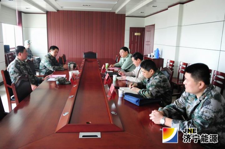 济宁军分区副参谋长王忠峰来集团公司检查民兵整组工作