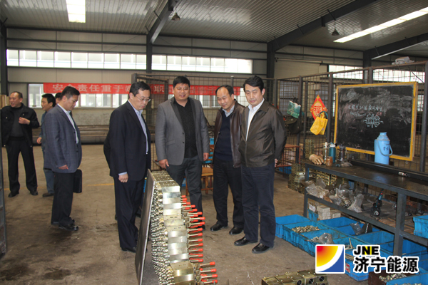 虢洪增到落陵盛源控股调研时指出，要抓改革、促调整、渡难关、保廉政