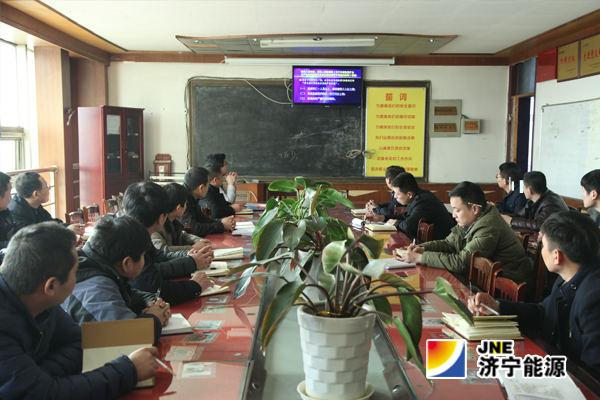 义桥煤矿：组织观看《违章作业害人害己》安全警示教育片