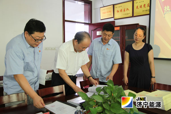 何锡明深入到义桥煤矿运输工区党支部调研指导过硬支部建设工作