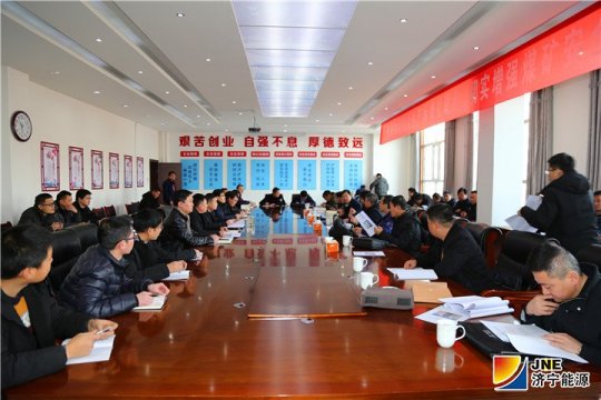 榆林市委副书记、市长李春临一行到朱家峁煤矿进行“安全生产大排查大整治”检查