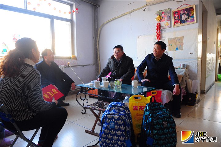 2019-1-23丰家雷 张广宇走访困难职工（济宁能源运河煤矿洗煤厂职工宋文涛）.jpg