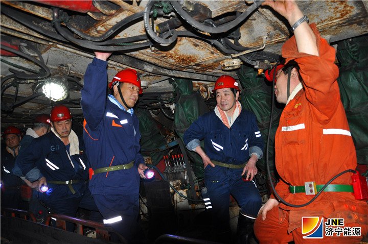 1552283524242828.jpg 2019年3月8日张广宇在花园煤矿强调:要坚定发展信心,保持创业激情,依托人才和科技推进“提效减人创效”发展战略不动摇(李金夫).jpg