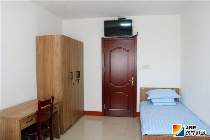 1555468744378636.jpg 义桥煤矿积极改善职工住宿环境.jpg