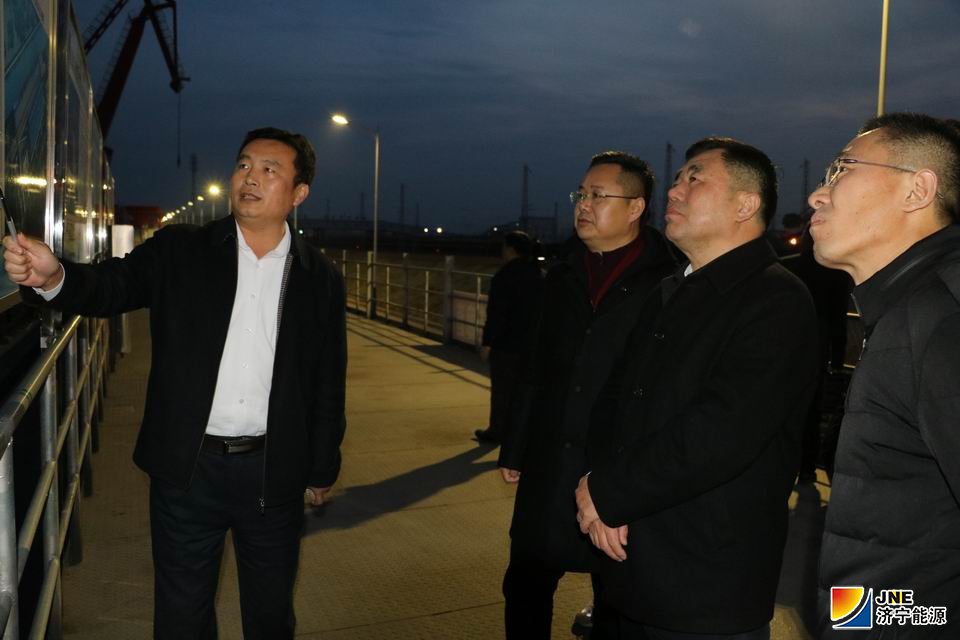 2019年12月12日，李明富陪同鲁能集团客人参观考察铁水联运项目1.jpg