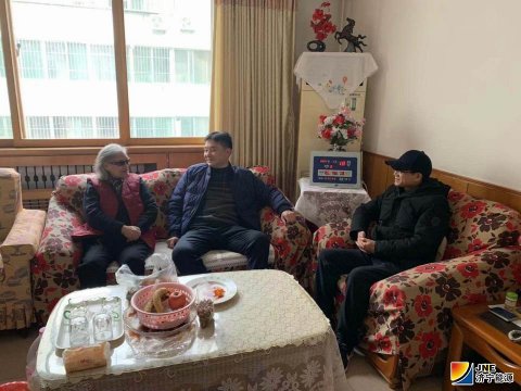 物资公司慰问困难员工、退休老干部