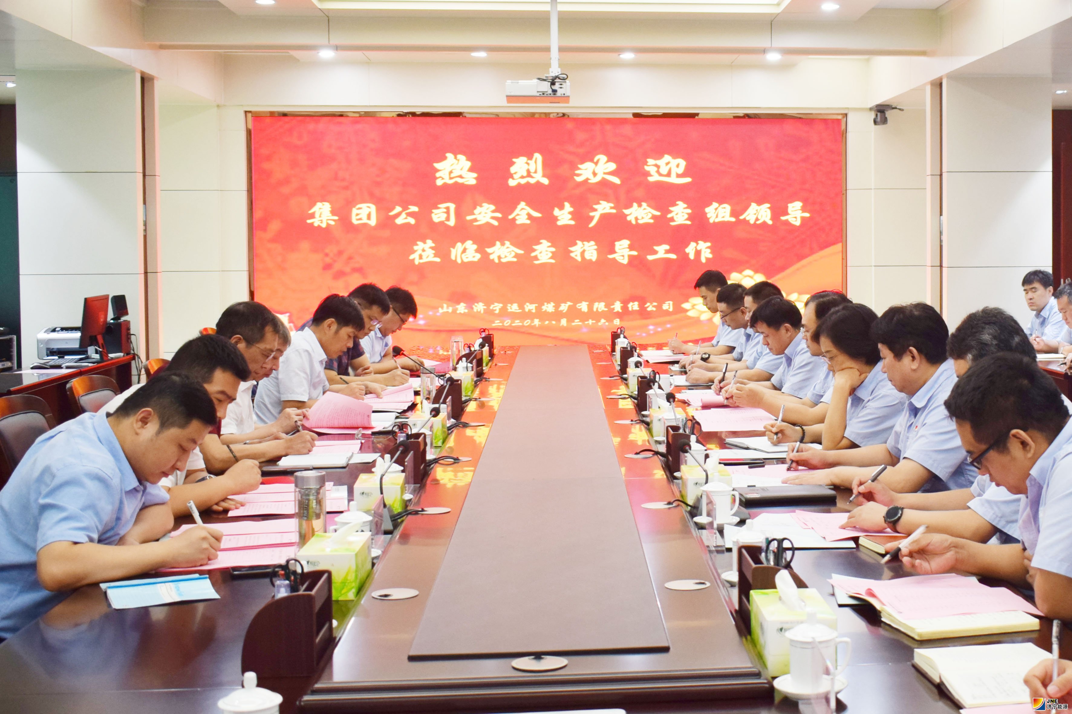 张学生带队对运河煤矿开展安全生产大检查(张衡 王振明）.JPG