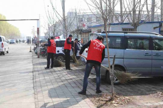 阳城煤电开展“擦亮阳城 美化矿区”主题志愿者服务活动