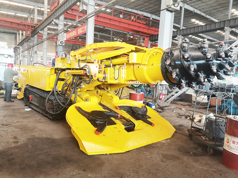 承修首批掘进机2 (1).jpg