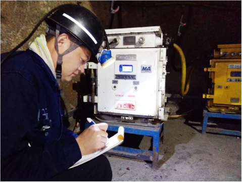 霄云煤矿：推广应用“停电检修提示牌”拧紧用电安全“总开关”