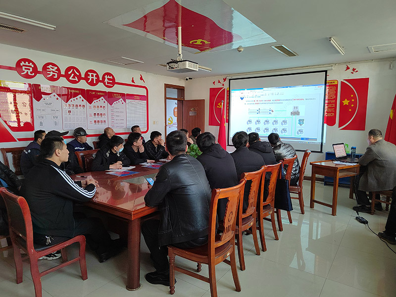 1638688806720377.jpg 霄云煤矿开展“靶向”精准培训保障单轨吊安全高效运行(孙坤).jpg