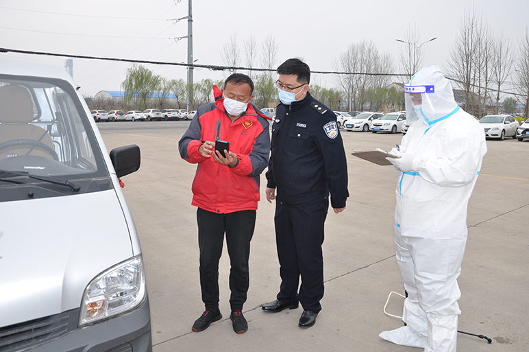 1647670319522684.jpg 花园煤矿对外来人员严格查验.jpg