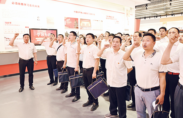 集团公司2022年上半年党员集中轮训班在致远教育开班 (2).jpg