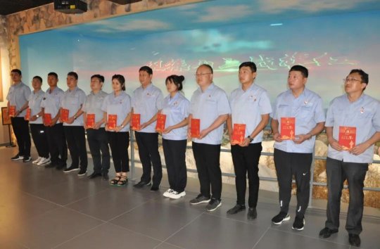 花园煤矿丨感悟革命精神，组织党员集体过“政治生日”