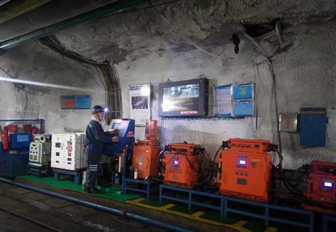 “电子眼”代替“人工”跟车巡查，霄云煤矿无极绳绞车取消“跟车工”减人提效保安全