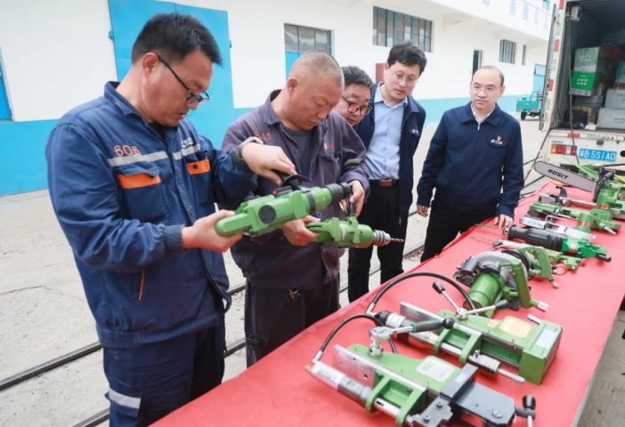 开启“赶大集”模式，运河煤矿开展新式风动装备选品会