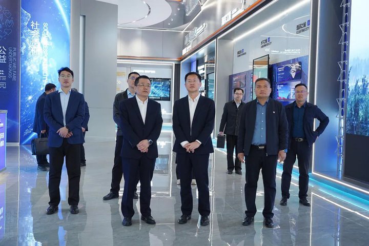 济宁能源集团到山东经典重工集团交流座谈