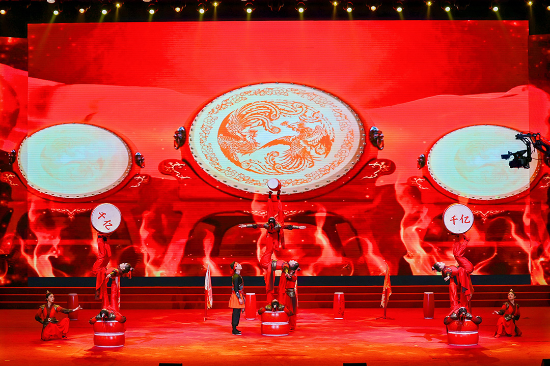 1770954777423949.jpg 9.杂技1.jpg